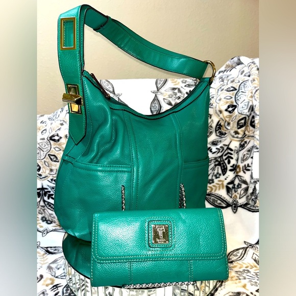 Tignanello Womenโs Shoulder Bag, GreenPebble Italian Leather W/ Matching Wallet - Picture 1 of 16